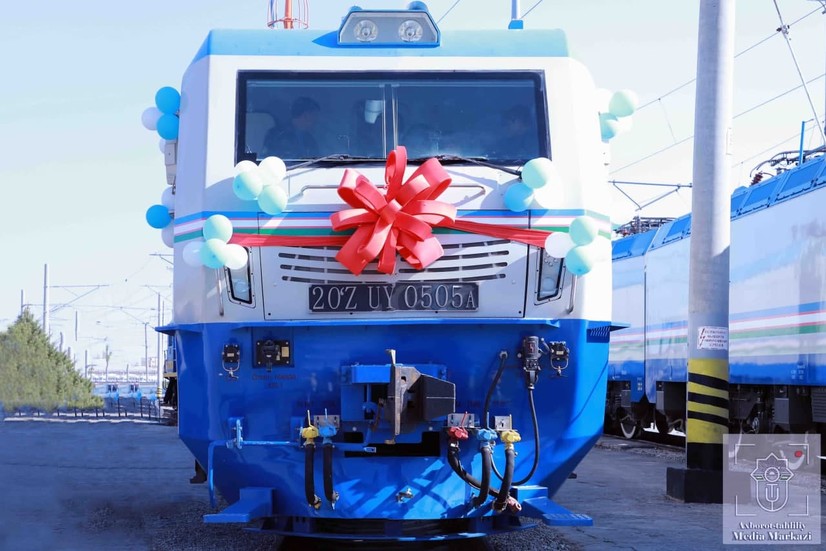 Ўзбекистонга Хитойдан навбатдаги электровоз келтирилди