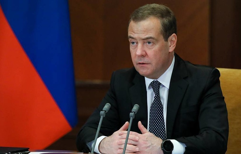 Медведев: «Россияга жорий қилинган санкциялар бизга фойда келтирди»